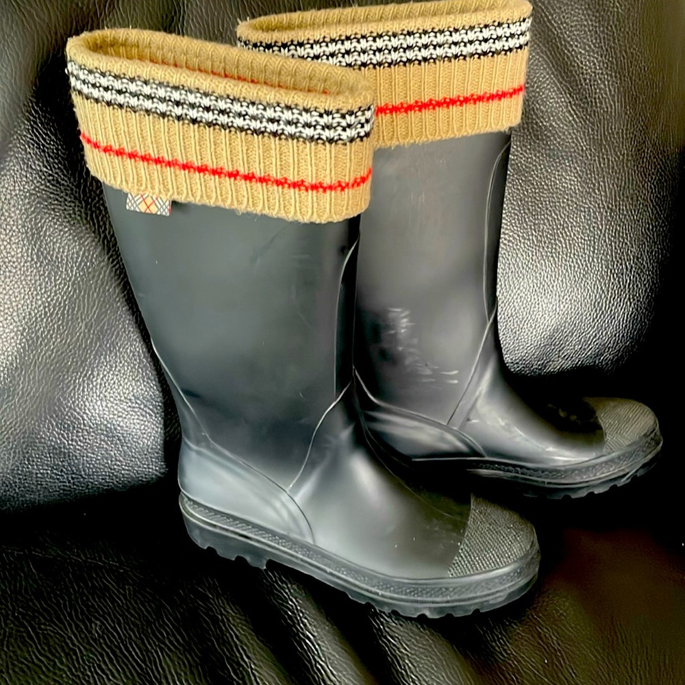 Women rain boots Burberry plaid